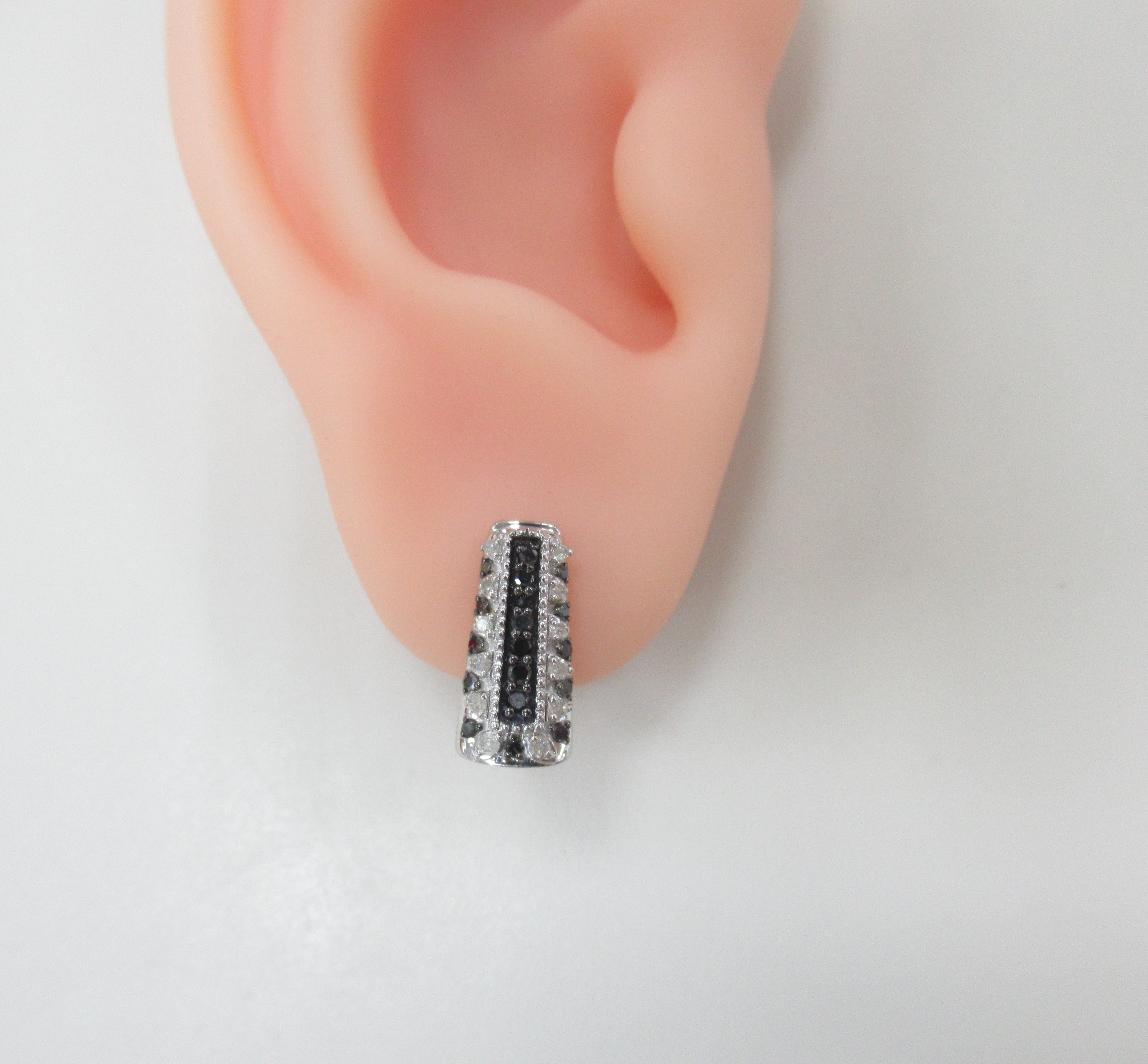 Серебряные серьги с бриллиантами